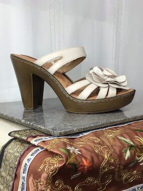 Born Pearl Leather Floral-Accent Platform Heel Mule Sandals Sz.8